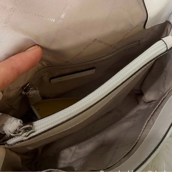 Elegant Michael Kors White Quilted Shoulder Bag - Picture 15 of 16